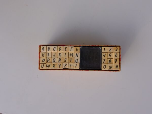 ok_DSF2384-min Tampons Alphabet & Numéros en Bois